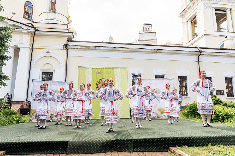 Концерт в честь праздника Троицы на территории Троицкого кафедрального собора в Подольске
